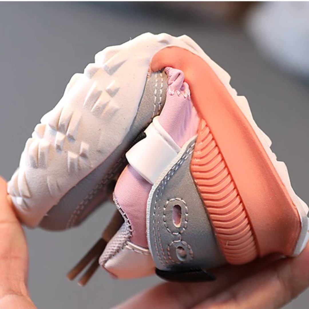 Moderne Kinder Sportschuhe – Stylischer Look mit Komfort und Stabilität