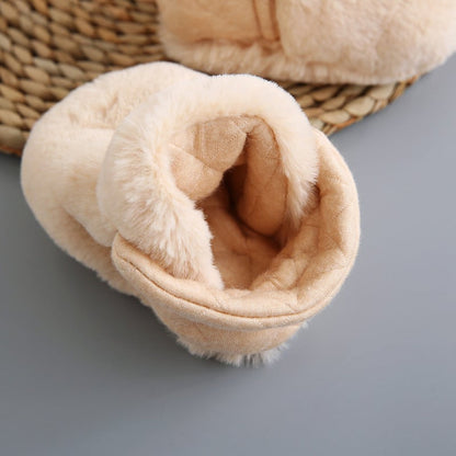 Flauschige Sockenschuhe für Babys
