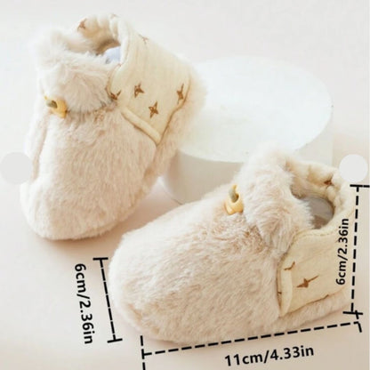 Flauschige Sockenschuhe für Babys